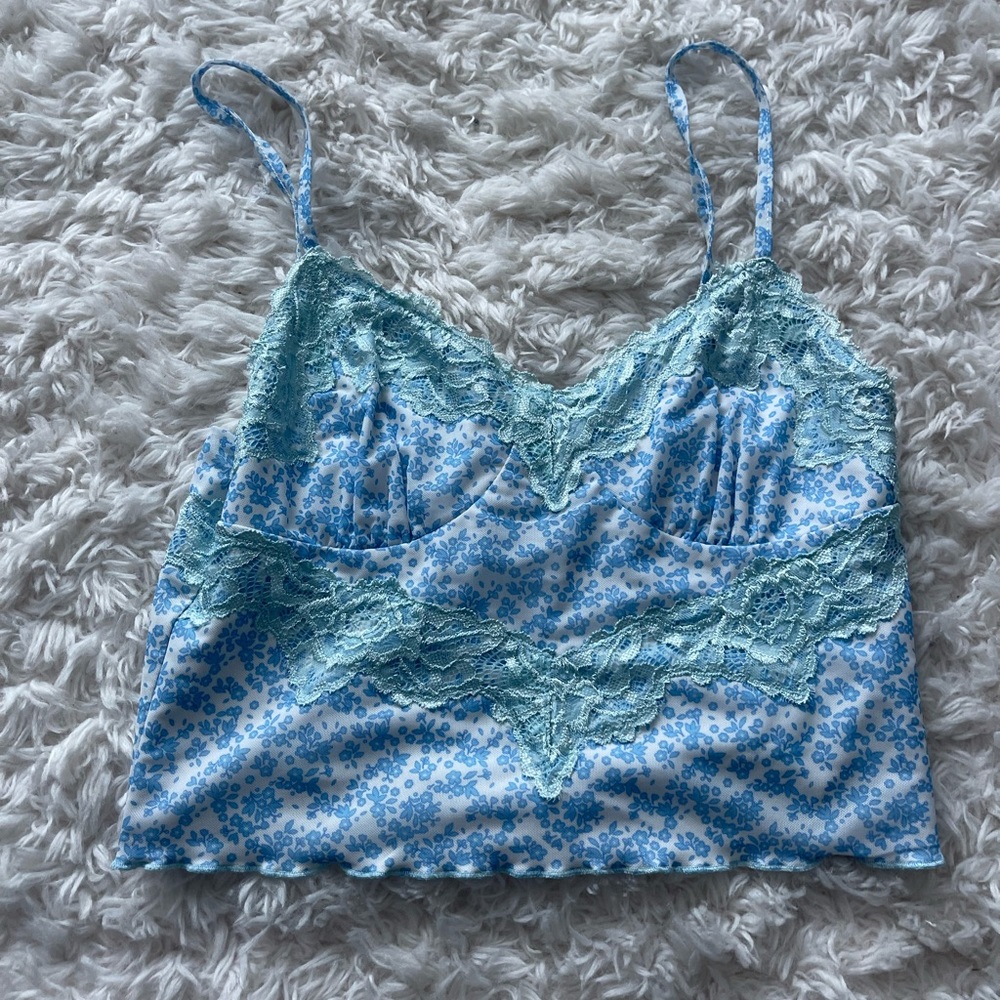 Tiger Mist Lace blue crop top size M